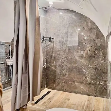Tiny House Apartment *